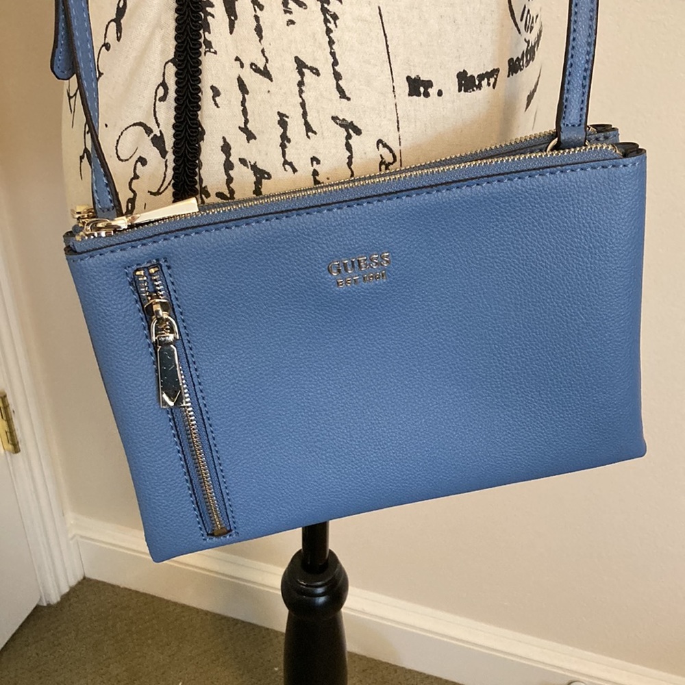 NEW GUESS BLUE CROSS BODY BAG - Picture 2 of 6